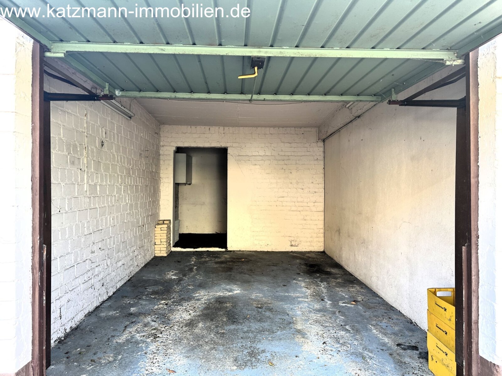 Garage mit Durchgang zum Garten