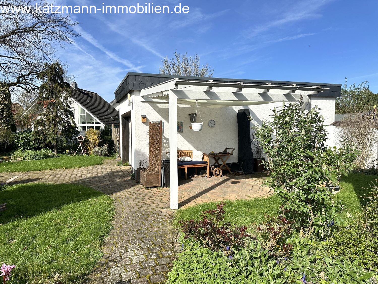 Freistehende Garage mit Terrassenüberdachung (Glas) 