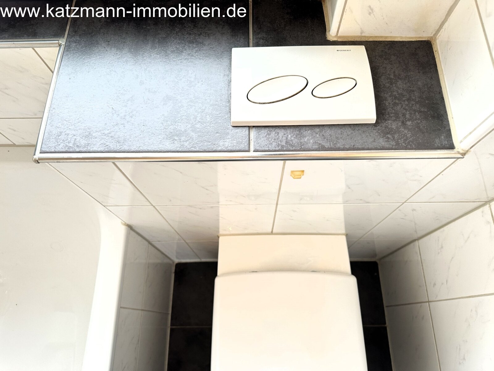 WC mit Drückerplatten (OG)