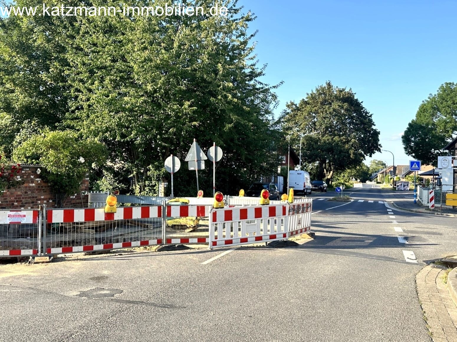 Grundstück liegt hinter der Baustelle