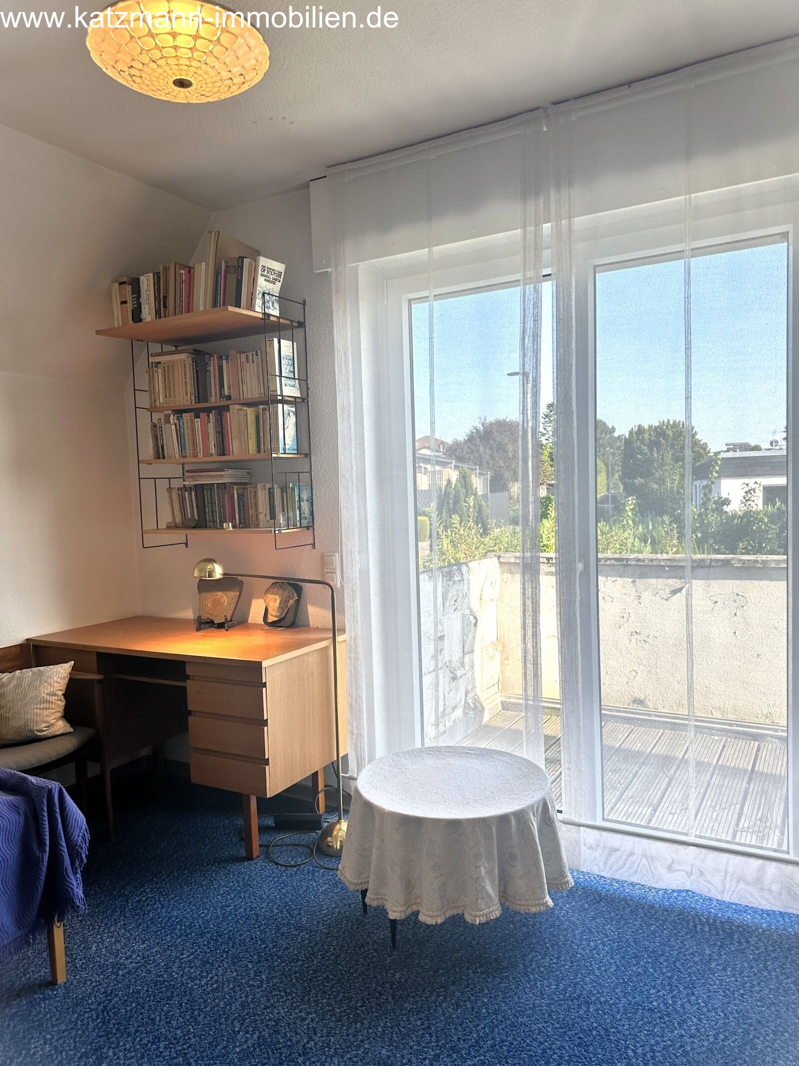 Kinderzimmer 1 mit Blick auf den Balkon