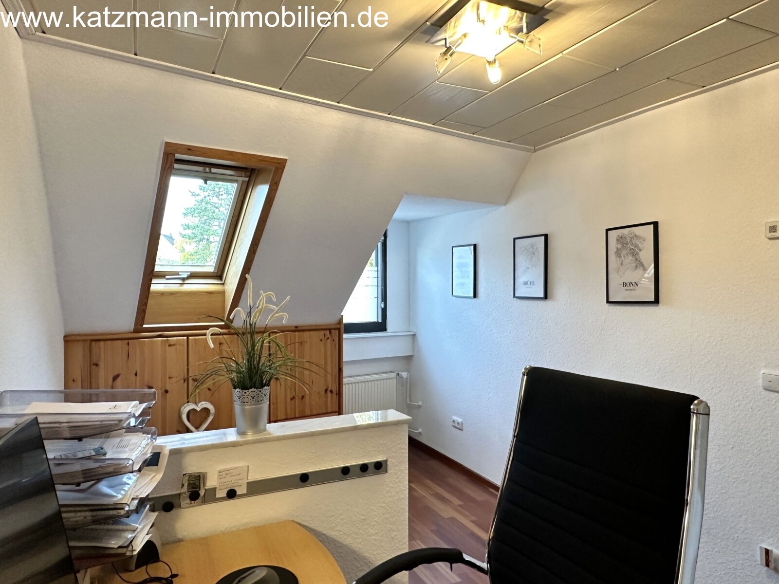 Kinderzimmer / Büro im DG