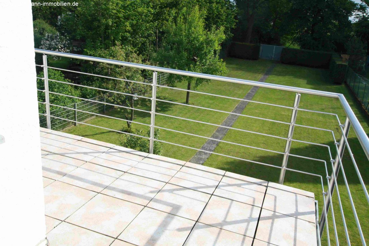 Balkon mit Blick zum Garten