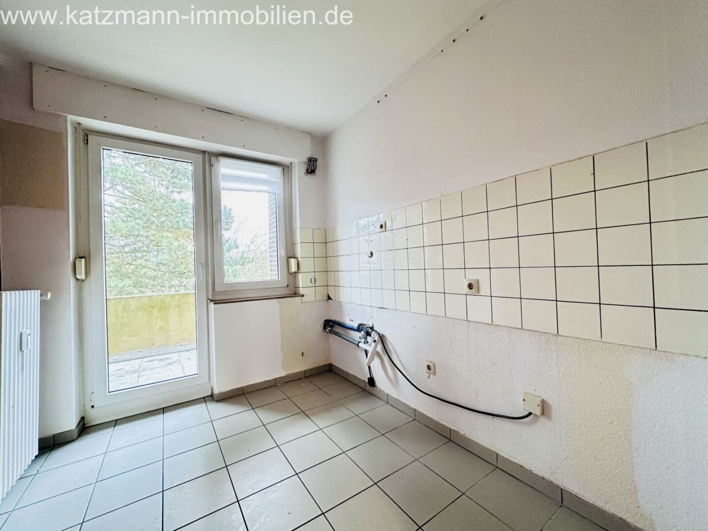 Küche mit Zugang zur kleinen Loggia