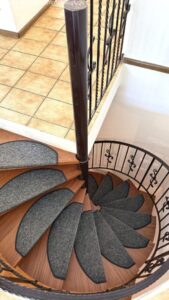 Spindeltreppe zum Untergeschoss