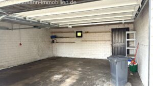 Doppelgarage (rechte Seite im Mietpreis enthalten)