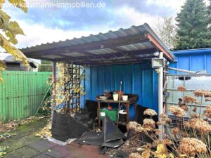 überdachter Bereich hinter der gArage