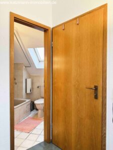 Bad en-Suite ( Direkter Zugang Schlafen/Büro)