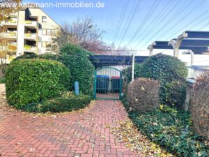 Abgeschlossener Mülltonnenbereich