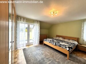 Schlafzimmer mit Zugang zur Dachloggia EFH (DG)
