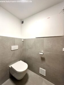 Gäste-WC mit Dusche EFH (UG)