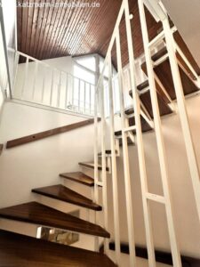 Treppenhaus Zugang Studio EFH (oberstes DG)