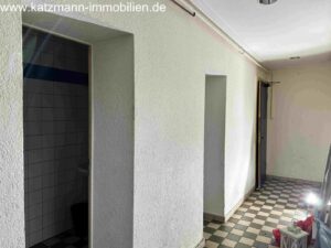 Flur zu den WC-Anlagen