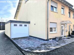 _Hausansicht mit Garage