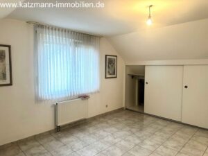 Schlafzimmer mit Einbauschränken