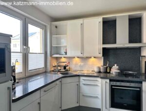 L-Küche (mit Sitzgelegenheit)