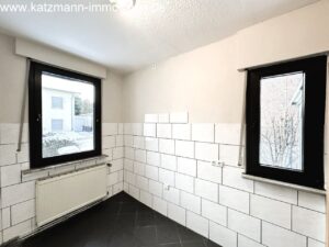 Küche (ggfs. Umbau zum Bad/WC?)