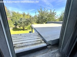 Blick vom Treppenhaus in den Garten