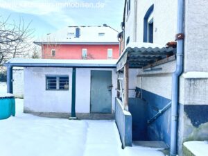 Nebengebäude u. Treppe zum Keller (überdacht)