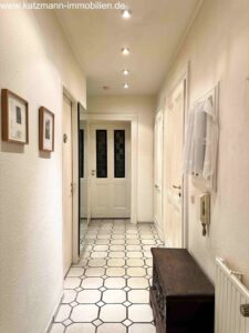 Flur (Blick in Richtung Schlafzimmer)