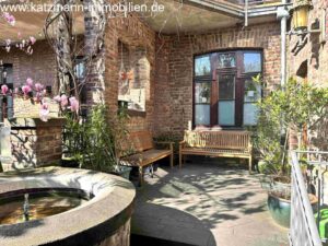 Eingangsbereich mit Springbrunnen u. Sitzecke