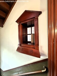 _Wohnungsfenster zum Treppenhaus