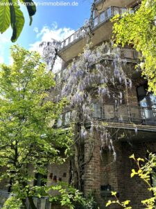 _Gebäudeansicht Seitenhaus im April