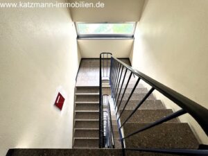 Blick von der Wohnung ins Treppenhaus
