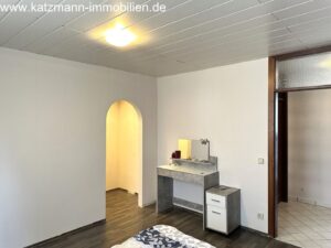 Schlafzimmer mit Ankleidezimmer