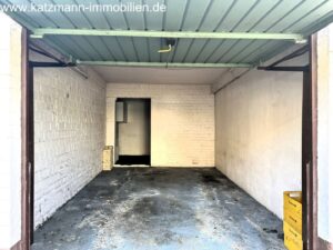 Garage mit Durchgang zum Garten