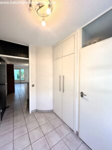 Eingangsdiele mit Garderobenschrank