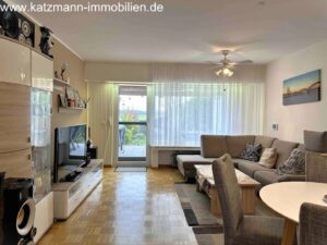 Wohnzimmer mit Blick in den Garten