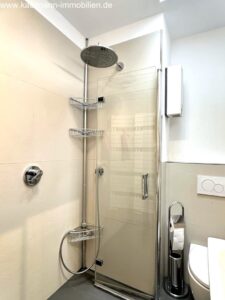 Bad - Dusche mit flexibler Glastür