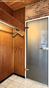 Gäste-WC u. Garderobe