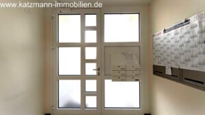 Hauseingangselement mit integrierten Briefkästen