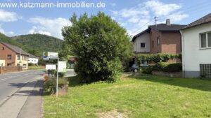 Bushaltestelle vor der Tür