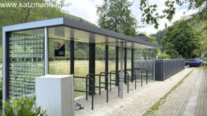 Fahradplätze mit abschließbaren Boxen