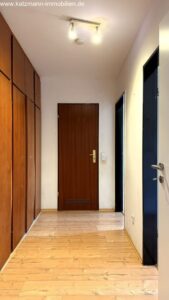 Flurbereich mit XXL-Einbauschrank