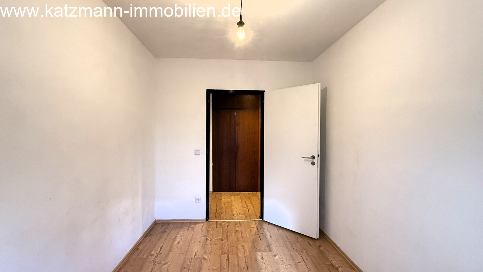 Schlafzimmer 1, Blick Flur