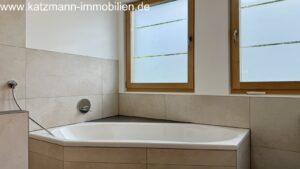Bad mit Eckbadewanne