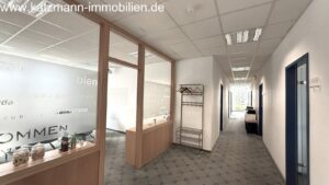 OG rechts - Eingangsbereich mit Besprechungsraum