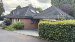 Haus- und Garagenansicht