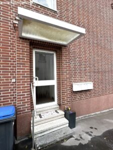 MFH / Eingang Wohnung OG u. DG