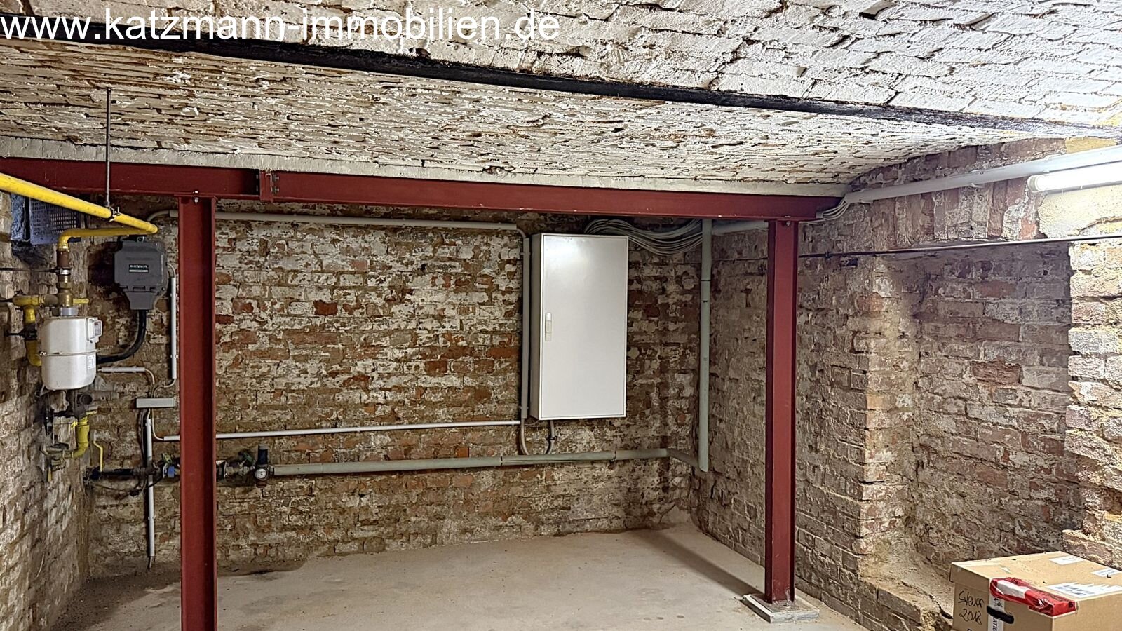 Keller (ca. 20 m²) mit Hausanschlüssen