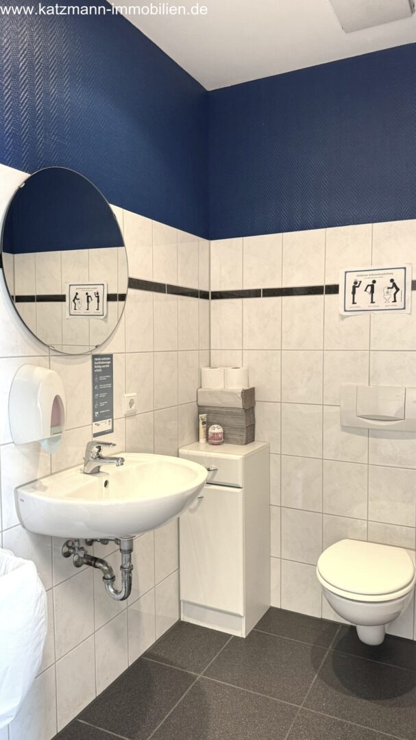 EG re. / Damen-WC (alle WC`s sind gleich ausgest.)