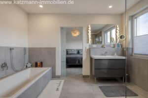 Bad en suite - weitere Perspektive